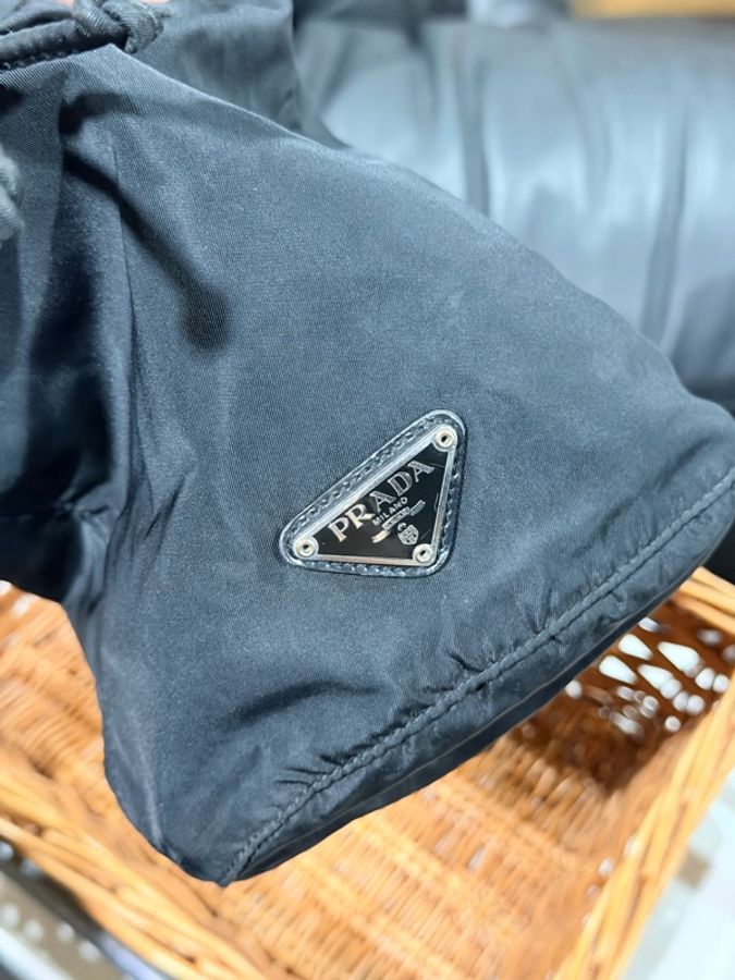 Prada • 經典黑銀尼龍Mini 水桶包-17