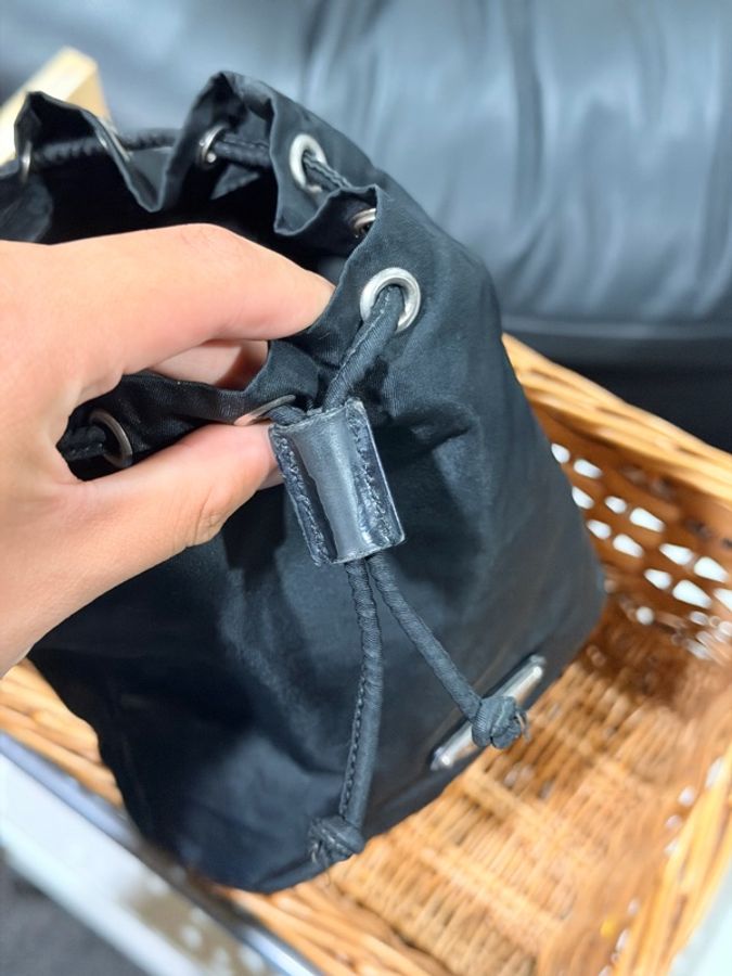 Prada • 經典黑銀尼龍Mini 水桶包-18