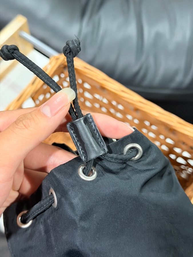 Prada • 經典黑銀尼龍Mini 水桶包-21