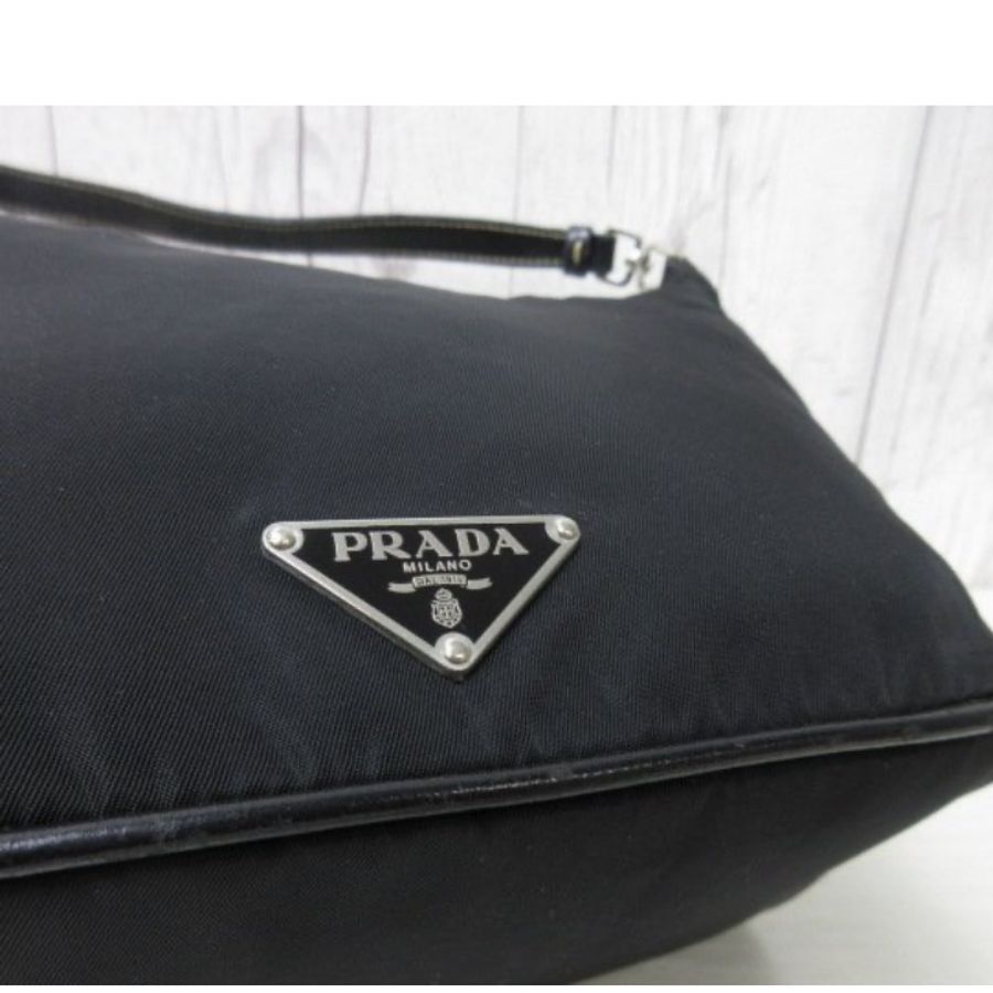 Prada • 經典黑銀尼龍飯盒Hobo包-6