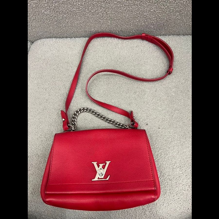 LV Lock Me BB 牛皮 郵差包 -3