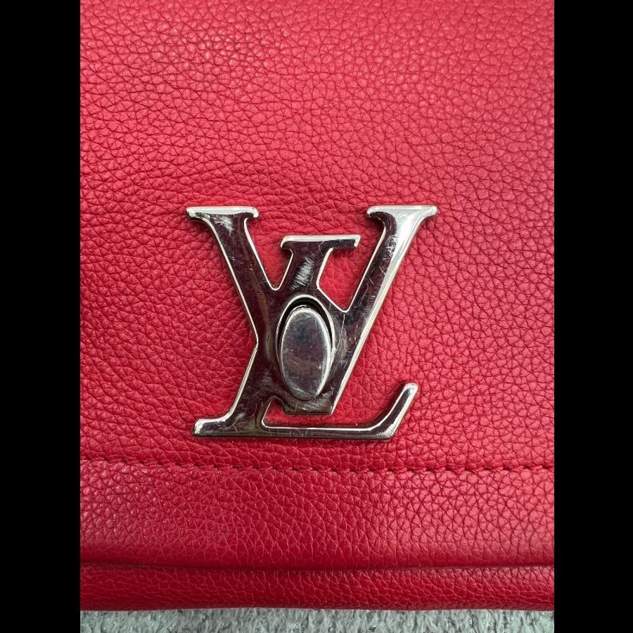 LV Lock Me BB 牛皮 郵差包 -4