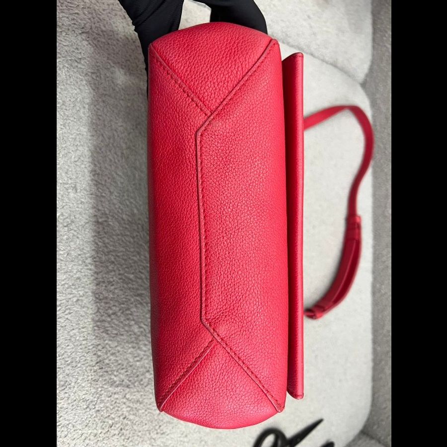 LV Lock Me BB 牛皮 郵差包 -7