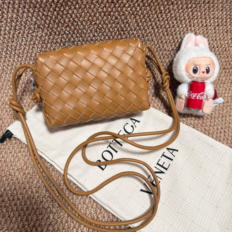 閒置新未使用 Bottega Veneta BV Loop編織斜挎包 杏仁色-0
