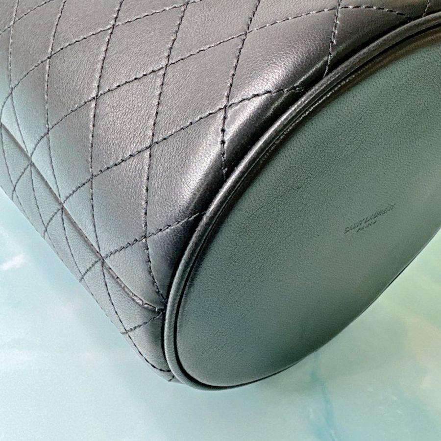 YSL Gaby Bucket黑金羊皮水桶包-7