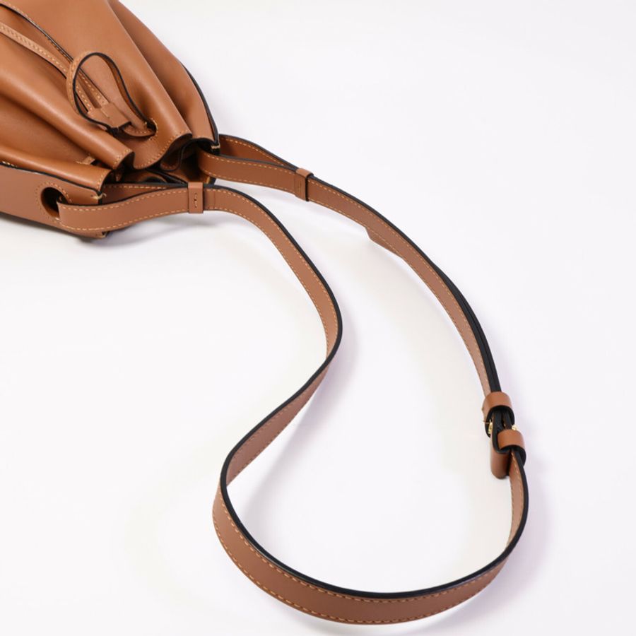 LOEWE 牛皮皮革Balloon Small肩背袋-8