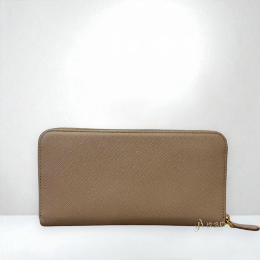 JS1239-PRADA 粉膚色金釦防刮牛皮ㄇ拉長夾-3