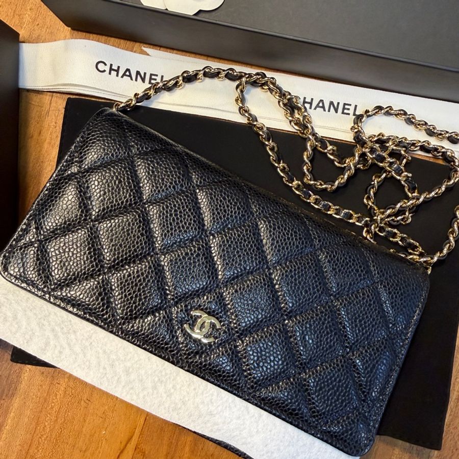 九成新。經典CHANEL WOC 晶片版、全配、荔枝皮金鍊。信義A9購入-1