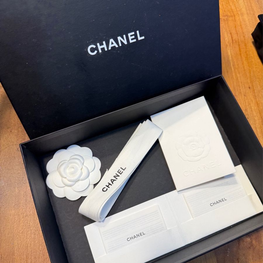 九成新。經典CHANEL WOC 晶片版、全配、荔枝皮金鍊。信義A9購入-5