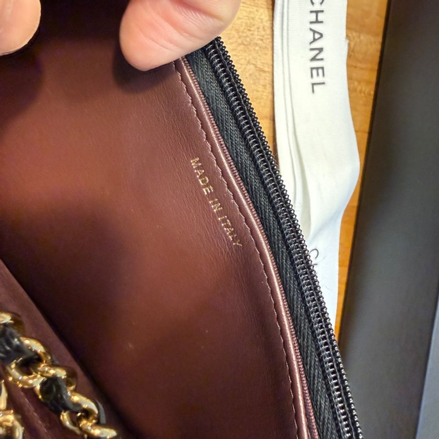 九成新。經典CHANEL WOC 晶片版、全配、荔枝皮金鍊。信義A9購入-9