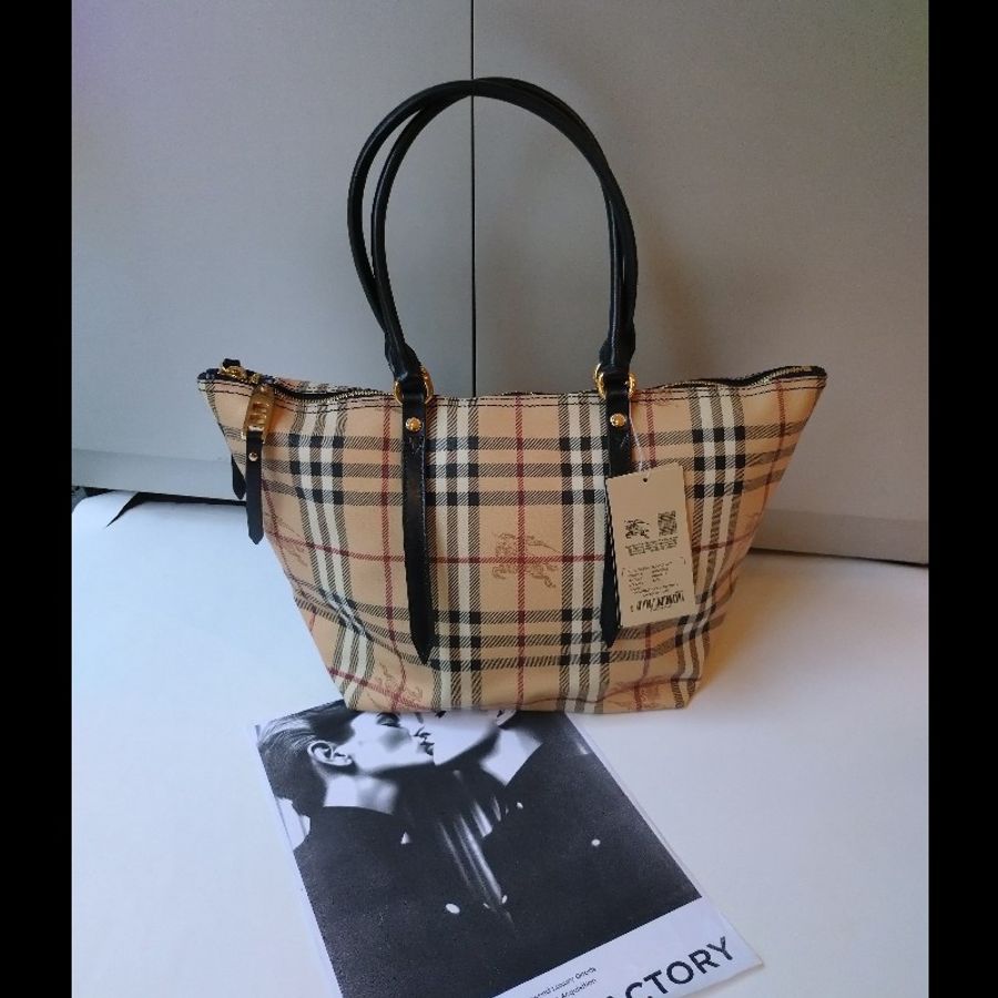 Burberry 黑把英系格紋PVC 扇形托特包-0