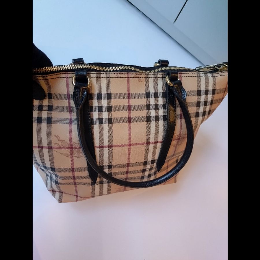 Burberry 黑把英系格紋PVC 扇形托特包-24