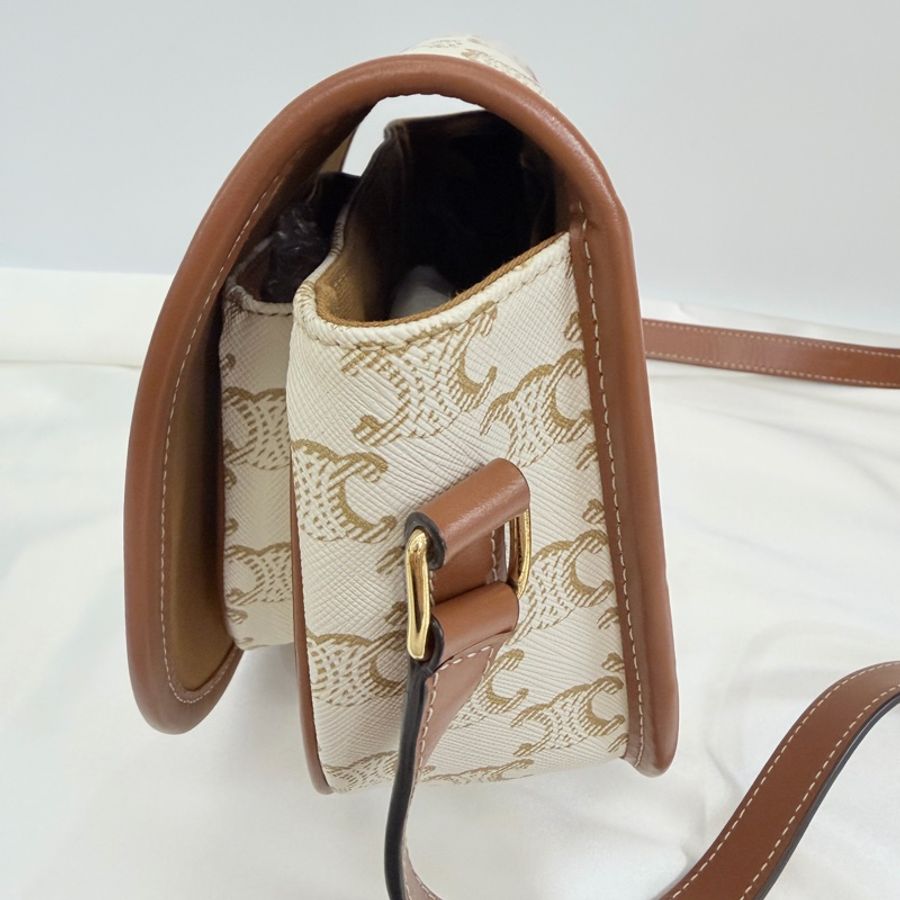Lisa同款Celine 米白馬鞍包PVC咖牛皮邊金釦Medium folco-18