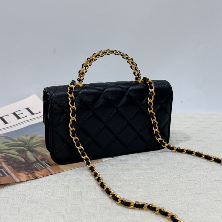 Chanel 黑羊皮金釦Logo 手把口蓋包-6
