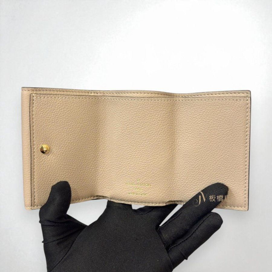 JS1438-LV LOCKMINI米灰色牛皮金釦三折短夾 M69340-6