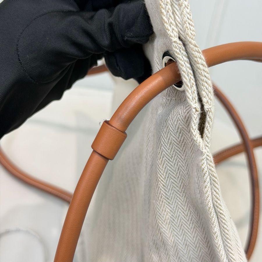 HERMES Toile Chevron Maline 帆布背包 XC543-23