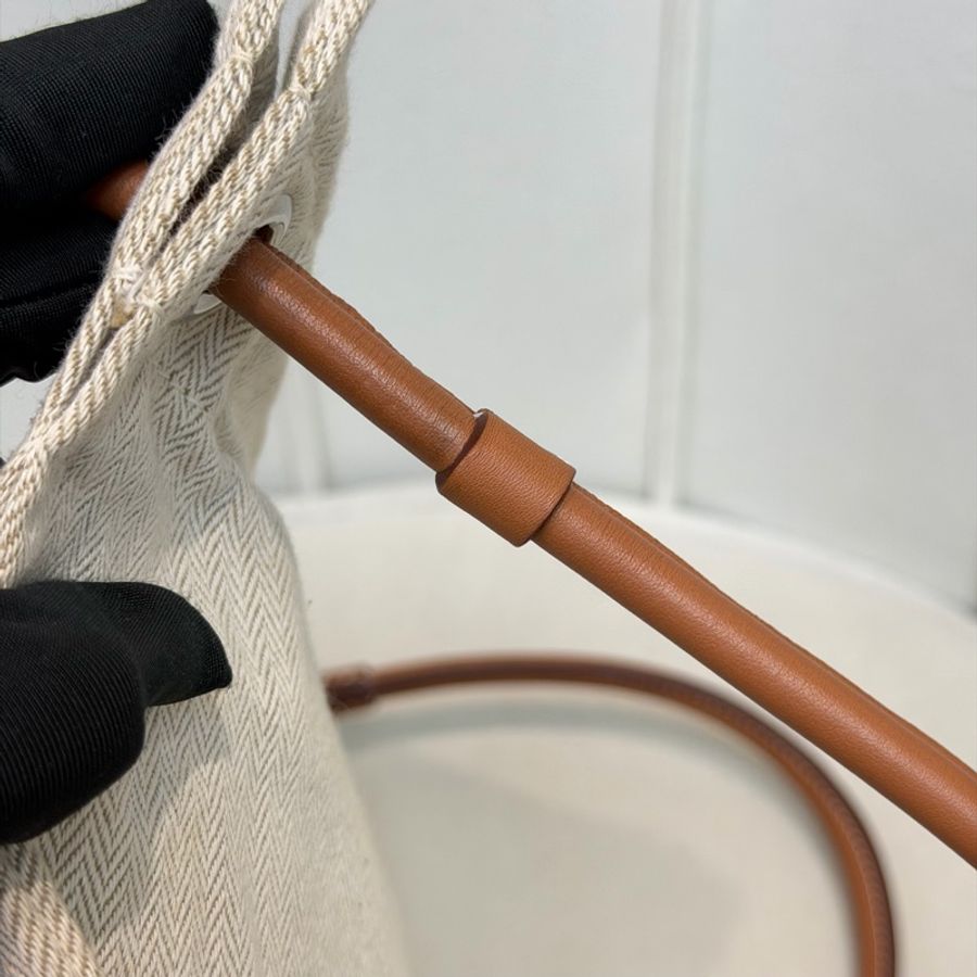 HERMES Toile Chevron Maline 帆布背包 XC543-32