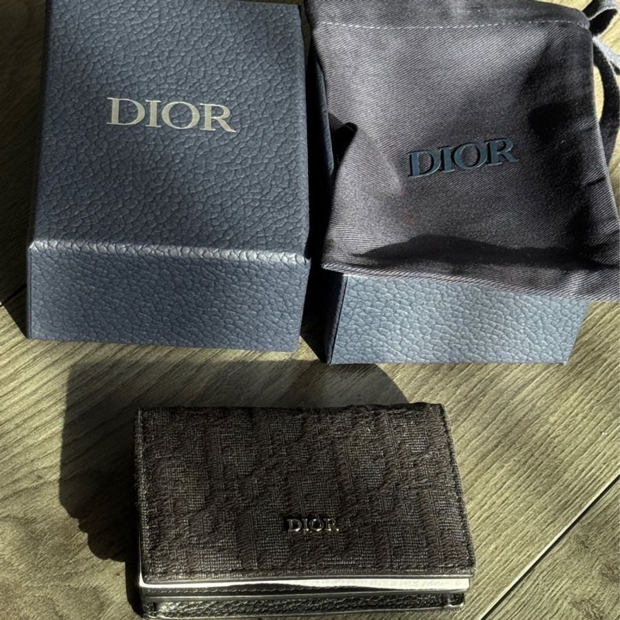 他平台(售出)本人 台灣🇹🇼專櫃購入 全新!未使用 Dior 卡包!-1