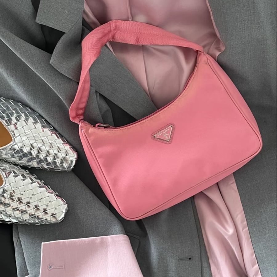 【夏天精選🪭罕見少女粉🎀】Prada 粉色尼龍hobo單肩包腋下包-9