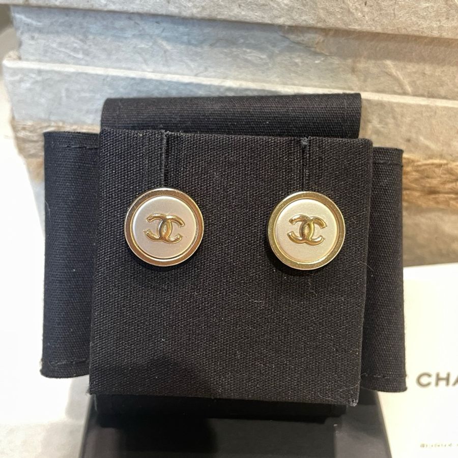 Chanel耳環 香奈兒耳環香奈兒拼色淡金紐扣耳環-0