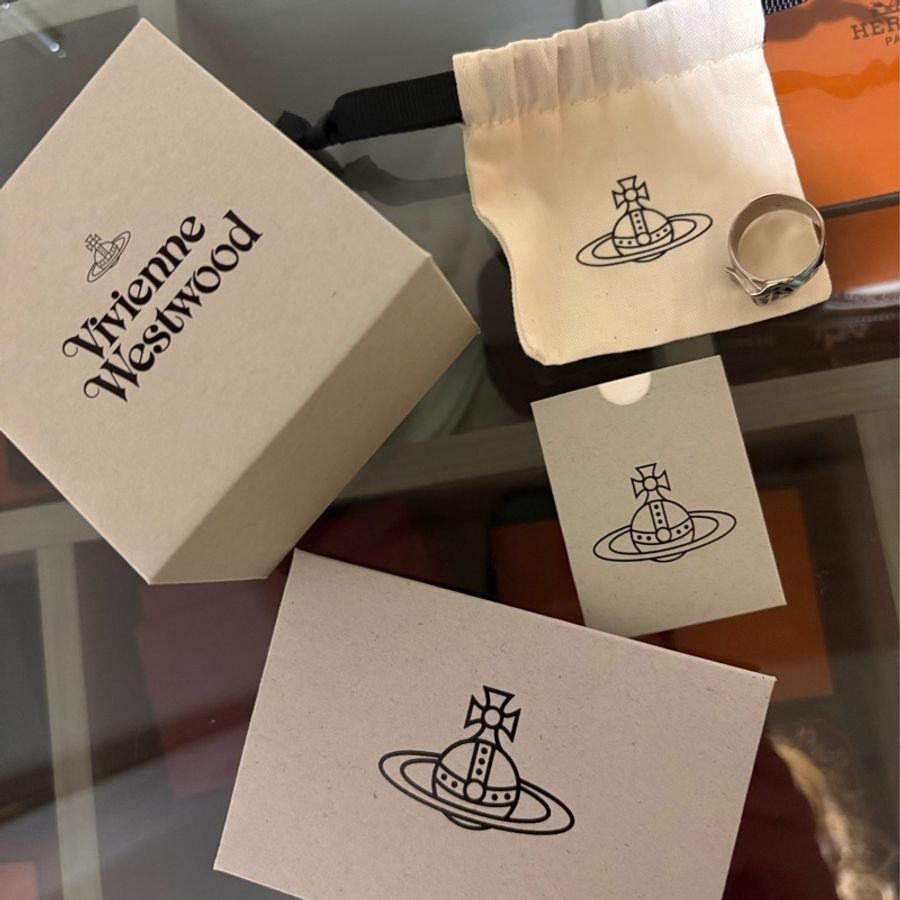 (9.5成新)Vivienne Westwood 皮帶造型戒指-0
