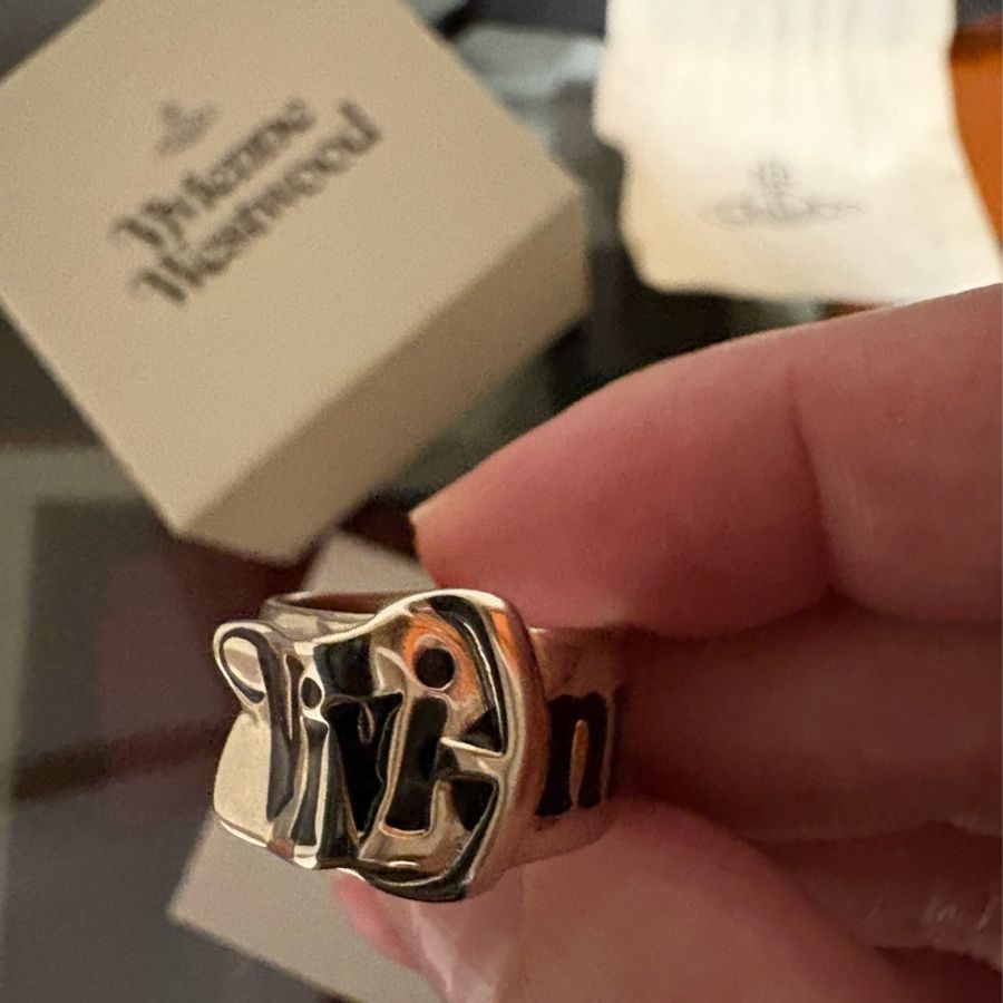 (9.5成新)Vivienne Westwood 皮帶造型戒指-1