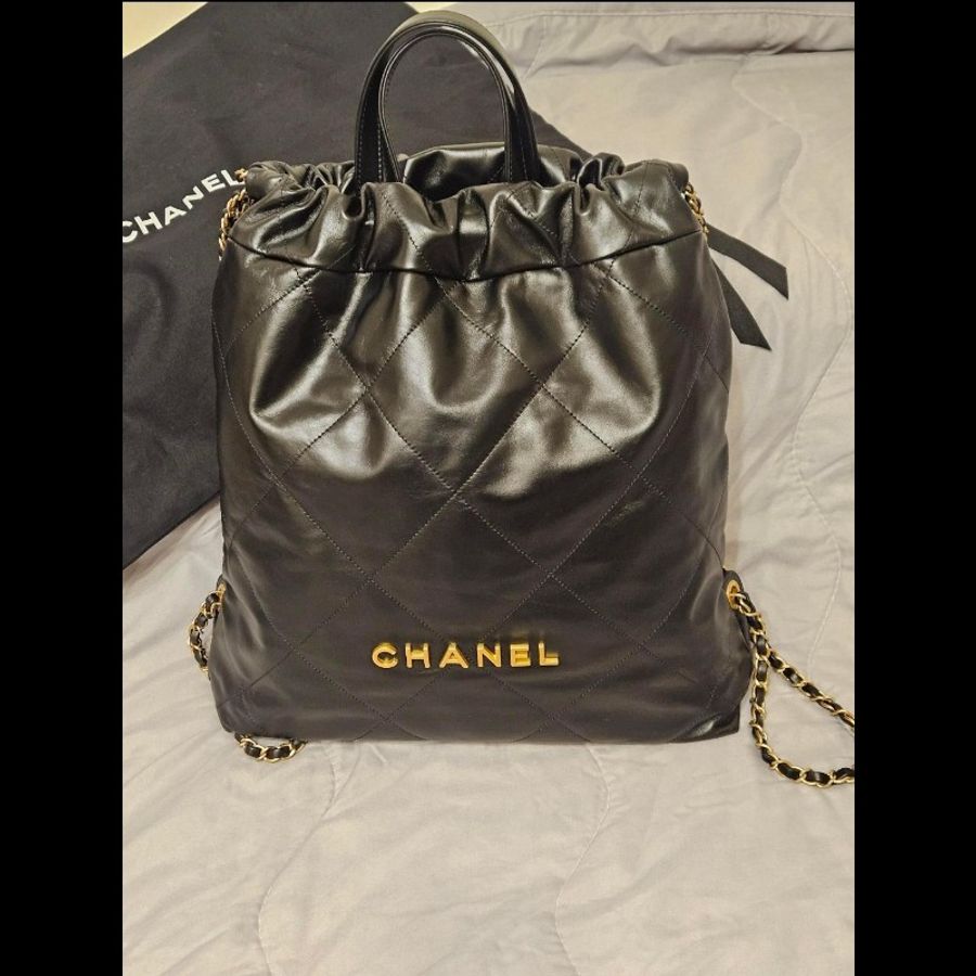挑戰全網超低價！Chanel 香奈兒黑金小牛皮後背包晶片款/ 22 bag(未使用) 全新 22系列 爆款 經典菱格束口袋 GD款 肩背包 AS3313-5