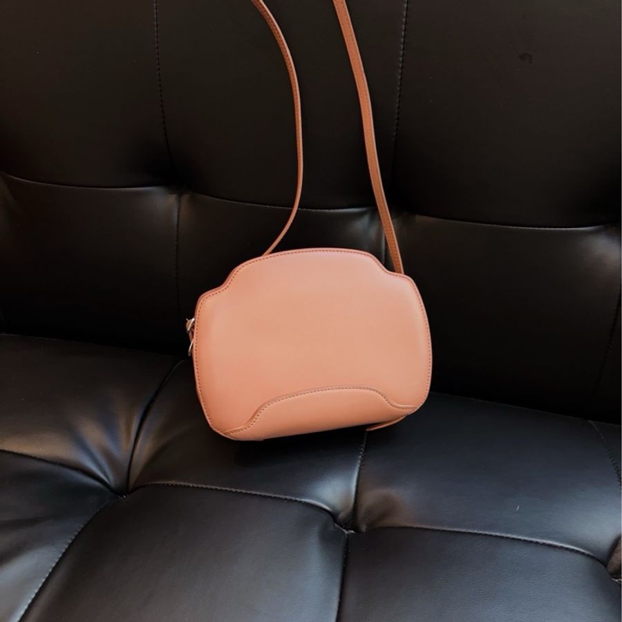 ✨Loro Piana LP諾悠翩雅|2022年款小牛皮Sesia小泡芙 斜挎包|98新-2