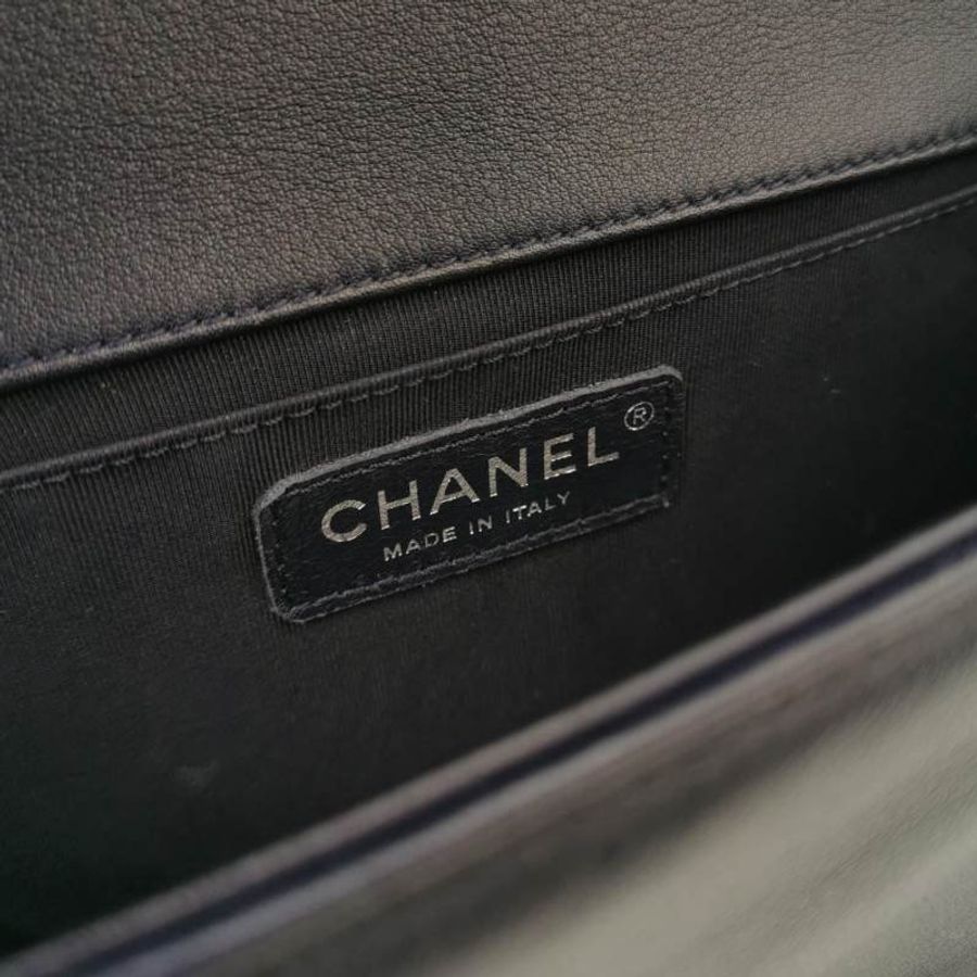 Chanel Leboy 季節限定款中型牛皮菱格絎縫方形雙C鎖扣單肩包-7
