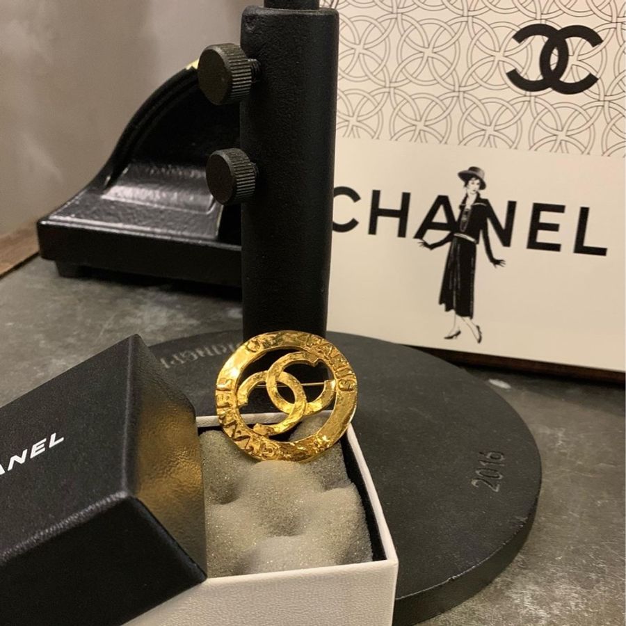 90S Chanel Vintage 24K Hollow CCLogo Pin/ Brooch 鏤空浮雕CC標誌心口針-5