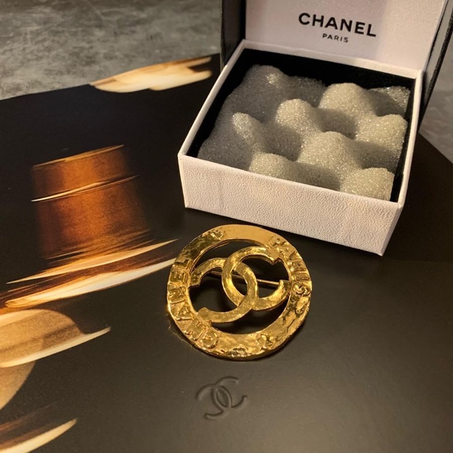 90S Chanel Vintage 24K Hollow CCLogo Pin/ Brooch 鏤空浮雕CC標誌心口針-6