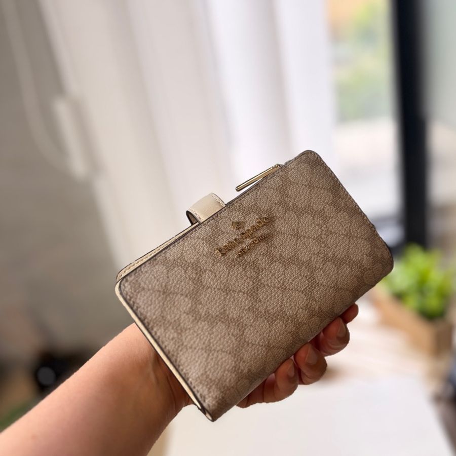 現貨【KATE SPADE】幸運草滿版花瓣防刮壓釦中夾(淺卡其色)-7