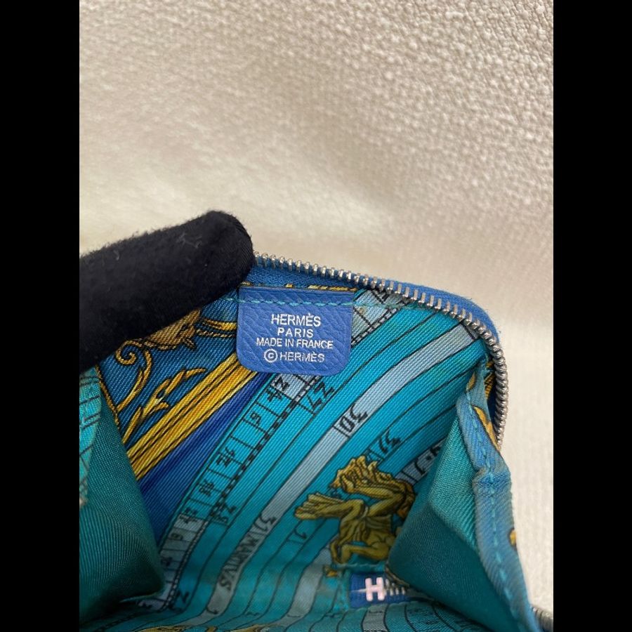 Hermes Silk in 真絲零錢包
颜色:藍-19