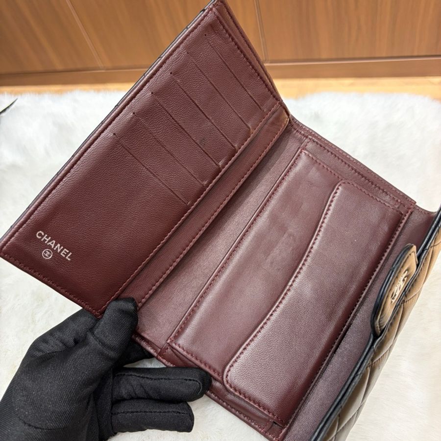 Chanel香奈兒15開黑銀羊皮cf長款錢包。-11