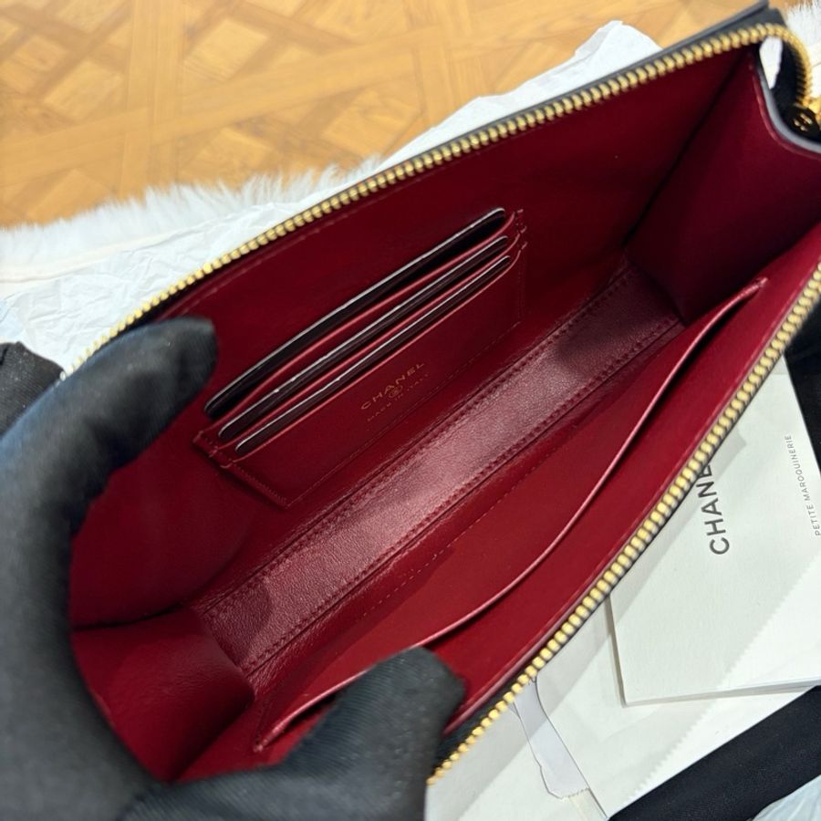 Chanel香奈兒黑金菱格紋拉鍊手拿包 底長21cm-3