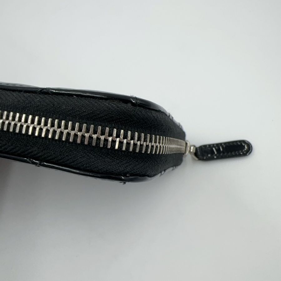 CHANEL黑色漆亮皮銀釦拉鍊長夾-15