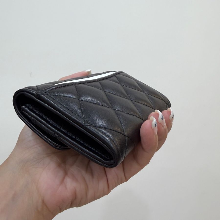 《仙闆名牌精品》chanel 香奈兒 雙C 菱格紋 羊皮 翻蓋 釦式 黑金 卡夾 卡包 零錢包 錢包 皮夾 短夾-4