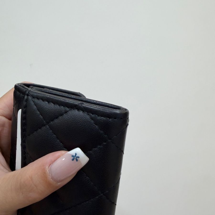 《仙闆名牌精品》chanel 香奈兒 雙C 菱格紋 羊皮 翻蓋 釦式 黑金 卡夾 卡包 零錢包 錢包 皮夾 短夾-7