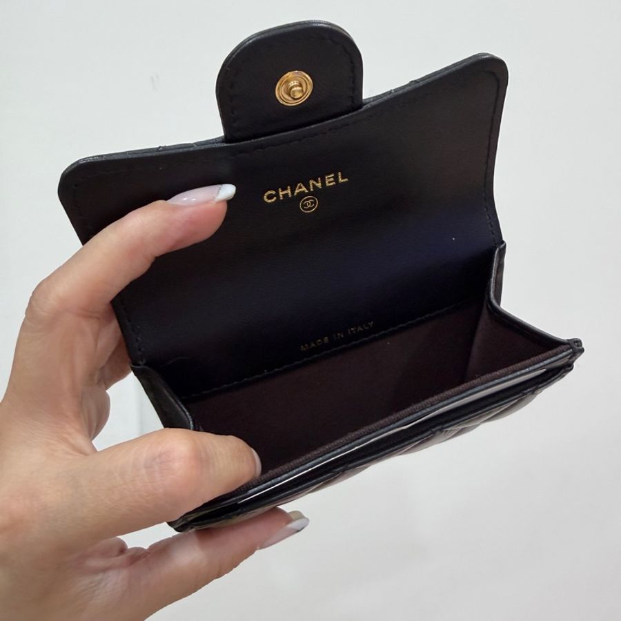 《仙闆名牌精品》chanel 香奈兒 雙C 菱格紋 羊皮 翻蓋 釦式 黑金 卡夾 卡包 零錢包 錢包 皮夾 短夾-12