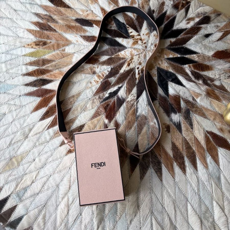 FENDI 素面牛皮硬殼斜背包 藕粉-0