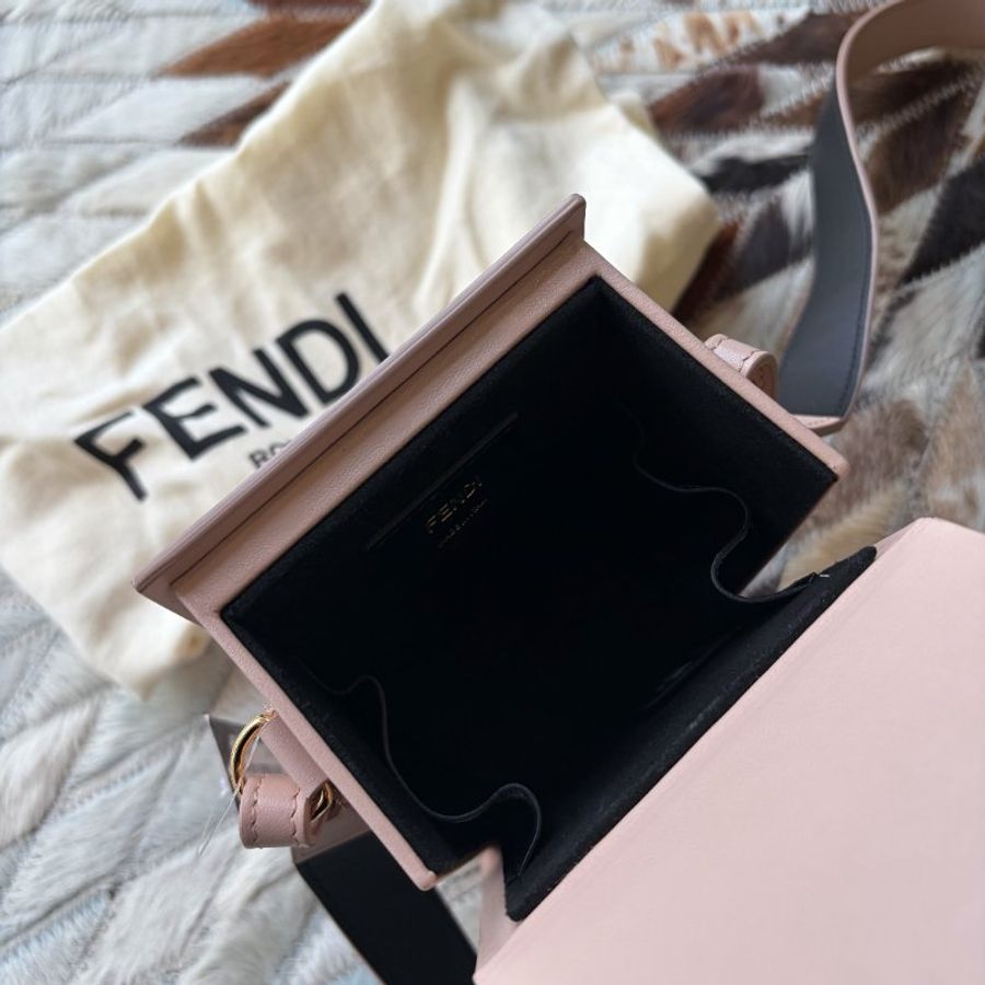 FENDI 素面牛皮硬殼斜背包 藕粉-4