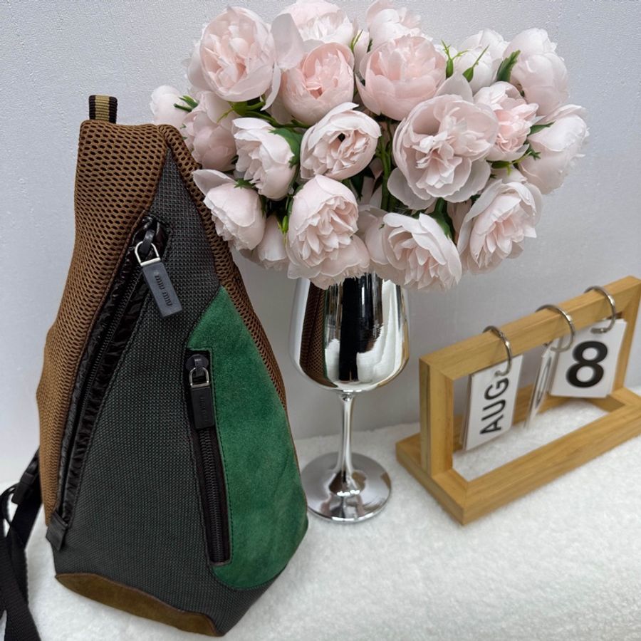 【赫蒂國際精品】Miu Miu繆繆 單肩斜跨包 vintage-0