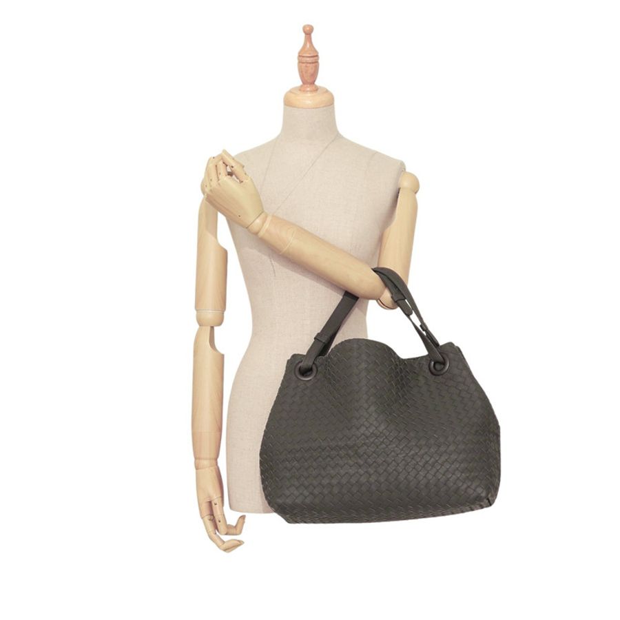 灰色 編織羊皮 肩背包【BOTTEGA VENETA BV 寶緹嘉】 179320-8