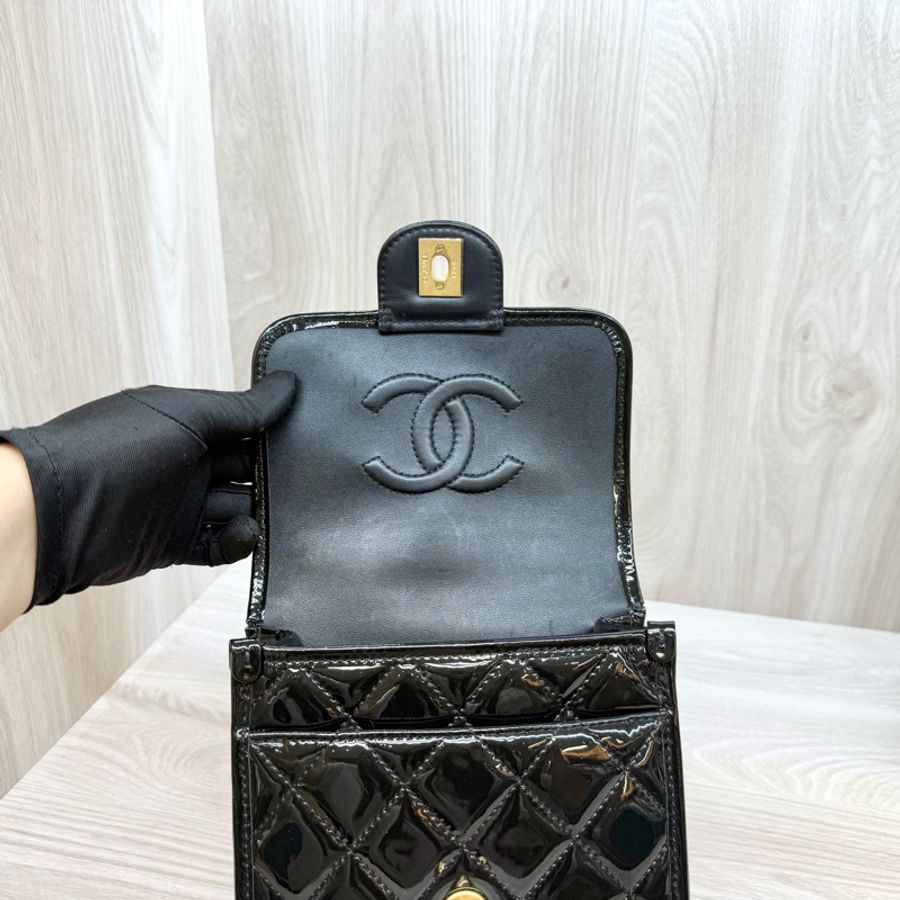 CHANEL🖤✨黑漆皮小號22K手柄口蓋包AS3652-10