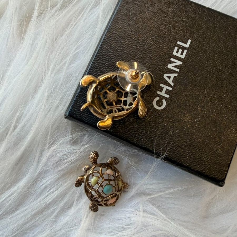 CHANEL 砝瑯簍空海龜耳環-2