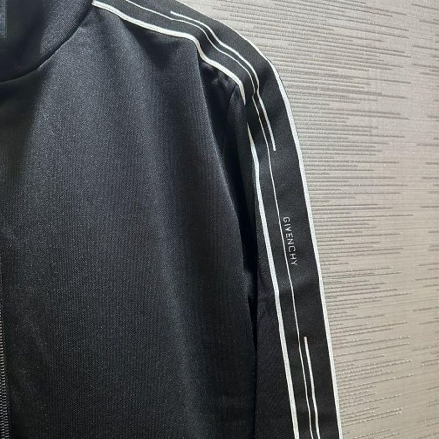💎Han's house精品服飾💎 GIVENCHY 紀梵希 串標 LOGO 外套 現貨 S ~M原價35000-4