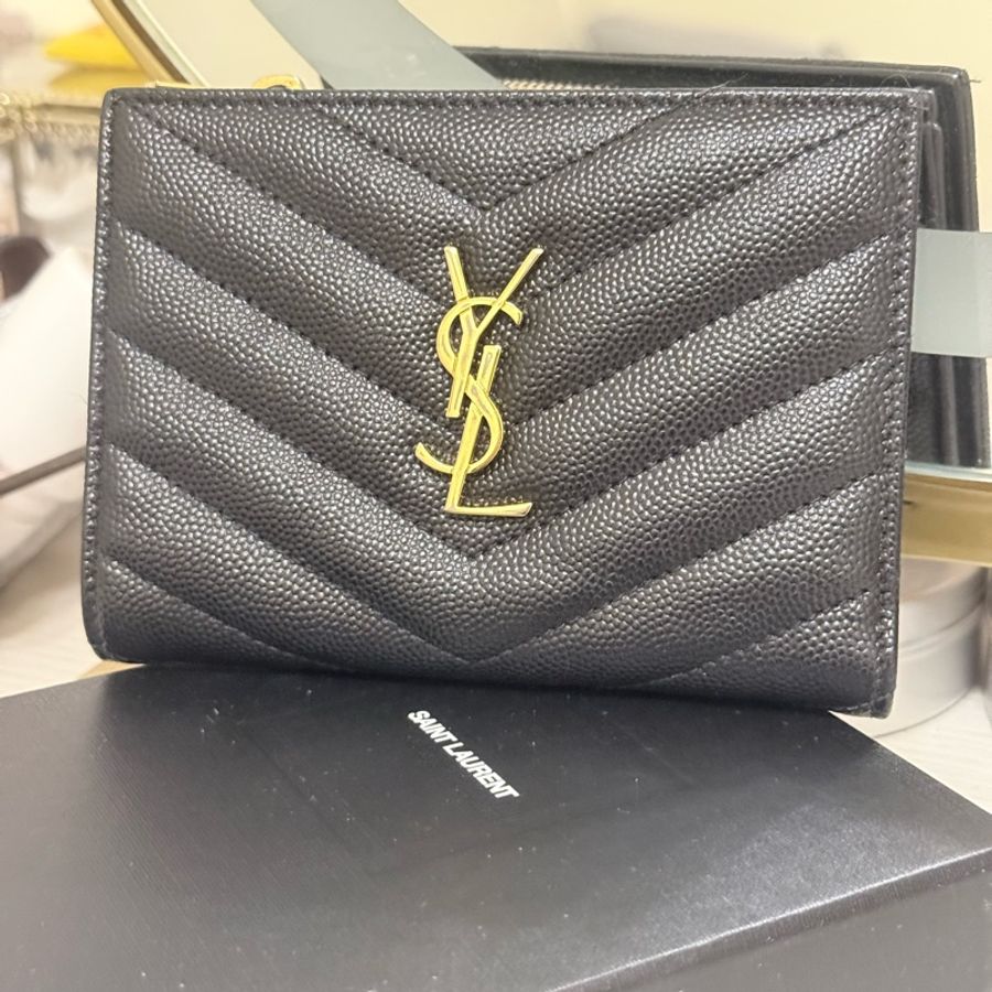 YSL Saint Laurent 魚子醬對開暗扣短夾-0