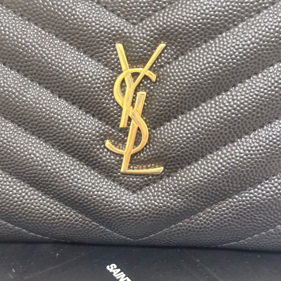 YSL Saint Laurent 魚子醬對開暗扣短夾-1