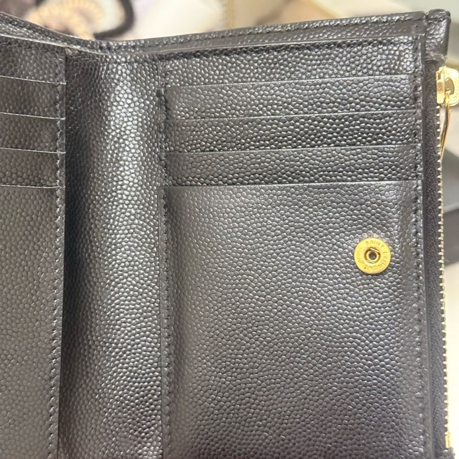 YSL Saint Laurent 魚子醬對開暗扣短夾-6