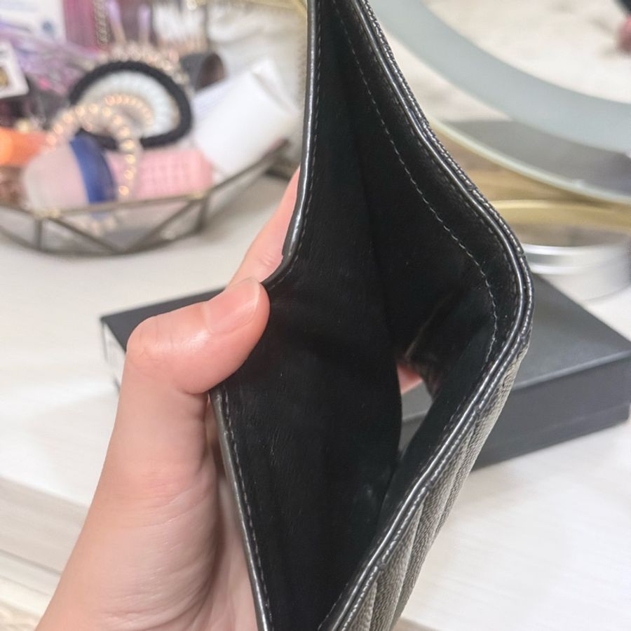 YSL Saint Laurent 魚子醬對開暗扣短夾-7